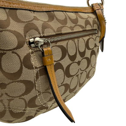 https://cdn.shopify.com/s/files/1/0564/9376/8855/files/Coach_Schultertasche_Signature_beige_12.webp?v=1782896647