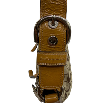 https://cdn.shopify.com/s/files/1/0564/9376/8855/files/Coach_Schultertasche_Signature_beige_13.webp?v=1782896646