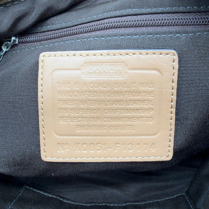 https://cdn.shopify.com/s/files/1/0564/9376/8855/files/Coach_Schultertasche_Signature_beige_15.webp?v=1782896647