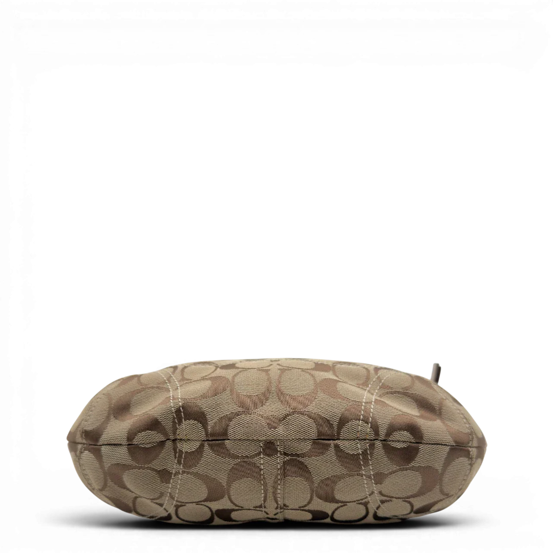 https://cdn.shopify.com/s/files/1/0564/9376/8855/files/Coach_Schultertasche_Signature_beige_5.webp?v=1782896646