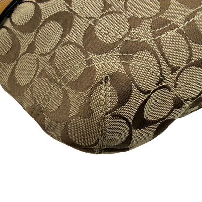https://cdn.shopify.com/s/files/1/0564/9376/8855/files/Coach_Schultertasche_Signature_beige_7.webp?v=1782896647