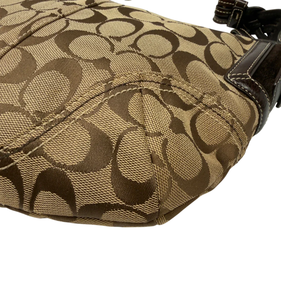 https://cdn.shopify.com/s/files/1/0564/9376/8855/files/Coach_Schultertasche_Signature_beige_7_dd32c782-e977-4cb0-8618-1eab9d30f04a.webp?v=1782903795