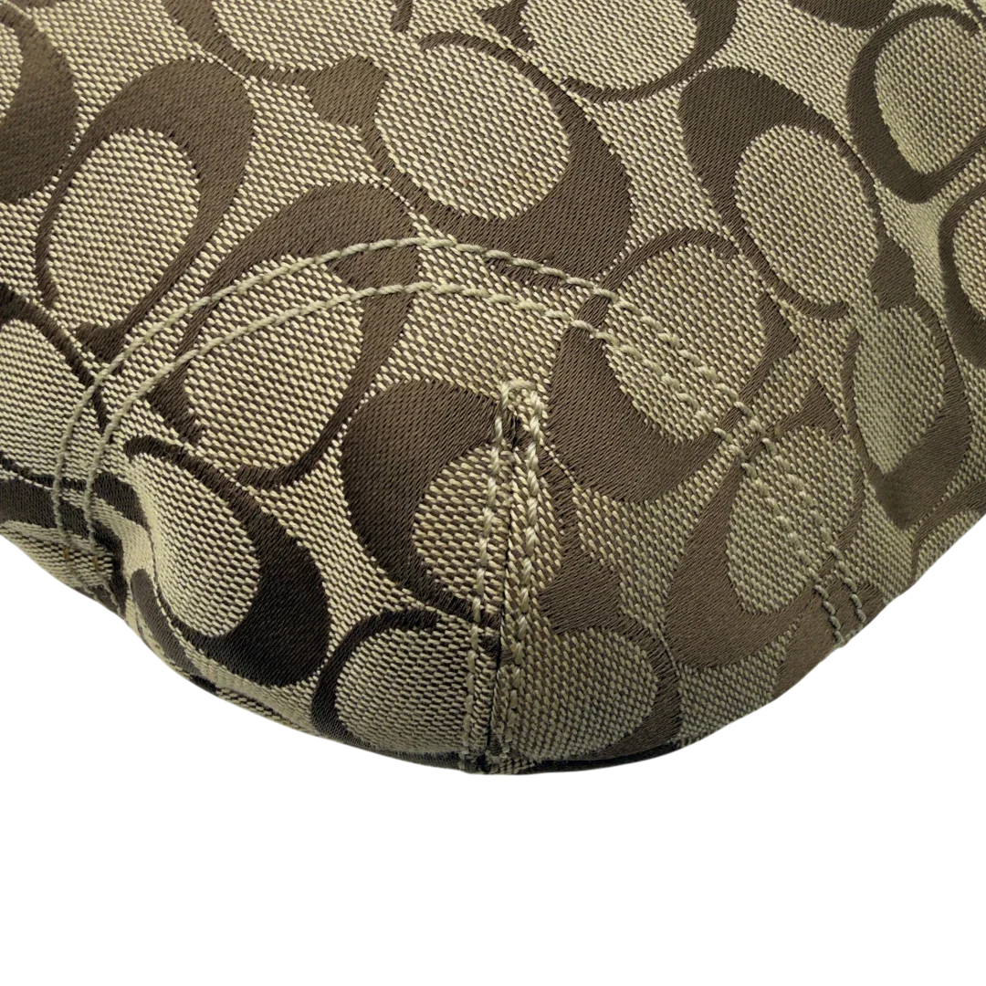 https://cdn.shopify.com/s/files/1/0564/9376/8855/files/Coach_Schultertasche_Signature_beige_8.webp?v=1782896647
