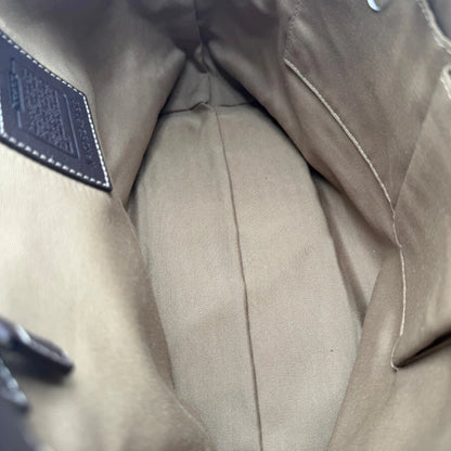 https://cdn.shopify.com/s/files/1/0564/9376/8855/files/Coach_Schultertasche_Signature_beige___braun_14.webp?v=1782312990