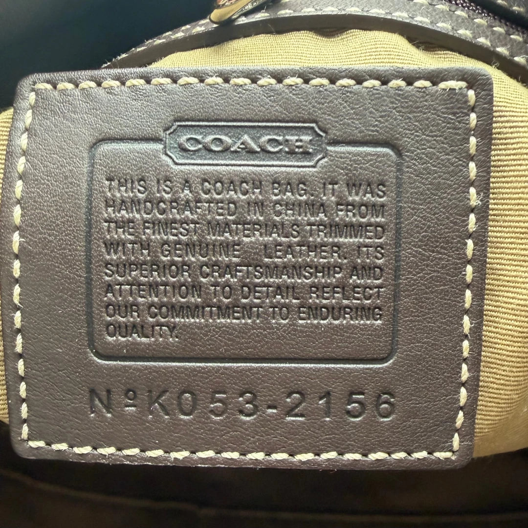 https://cdn.shopify.com/s/files/1/0564/9376/8855/files/Coach_Schultertasche_Signature_beige___braun_15.webp?v=1782312990
