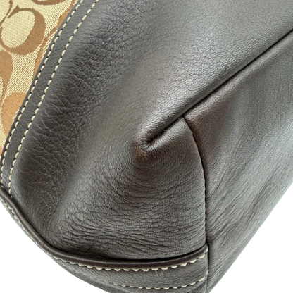 https://cdn.shopify.com/s/files/1/0564/9376/8855/files/Coach_Schultertasche_Signature_beige___braun_7.webp?v=1782312991