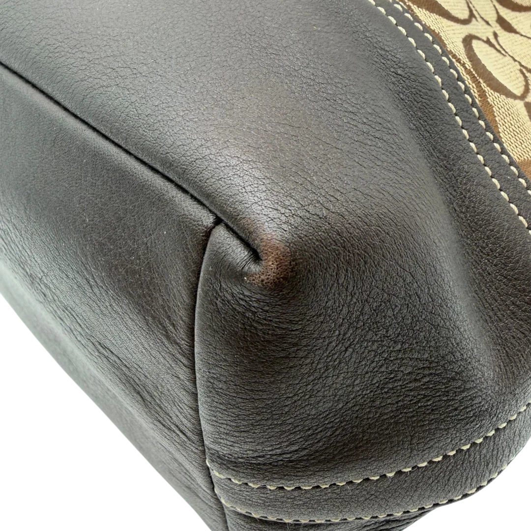 https://cdn.shopify.com/s/files/1/0564/9376/8855/files/Coach_Schultertasche_Signature_beige___braun_8.webp?v=1782312990