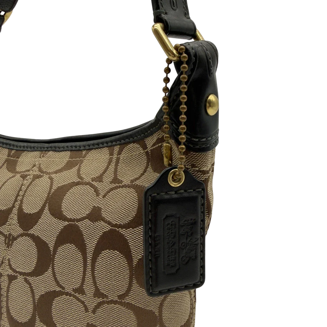 https://cdn.shopify.com/s/files/1/0564/9376/8855/files/Coach_Schultertasche_Signature_beige___schwarz_10.webp?v=1782910163