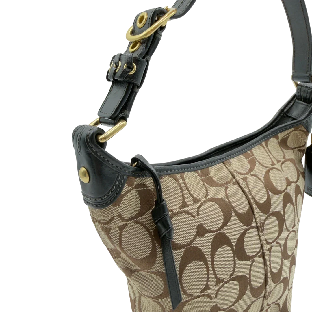https://cdn.shopify.com/s/files/1/0564/9376/8855/files/Coach_Schultertasche_Signature_beige___schwarz_11.webp?v=1782910164
