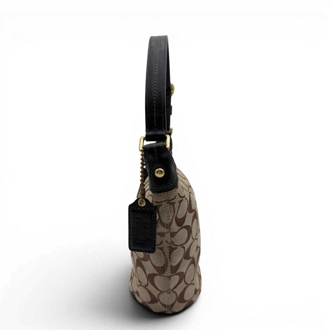 https://cdn.shopify.com/s/files/1/0564/9376/8855/files/Coach_Schultertasche_Signature_beige___schwarz_4.webp?v=1782910163