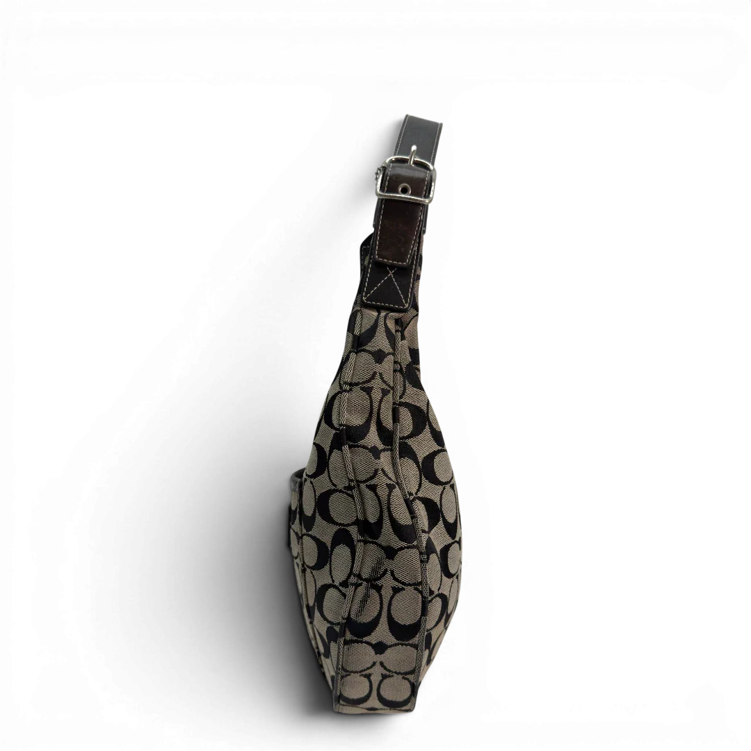 https://cdn.shopify.com/s/files/1/0564/9376/8855/files/Coach_Schultertasche_Signature_beige___schwarz_vintage8708.webp?v=1781084794