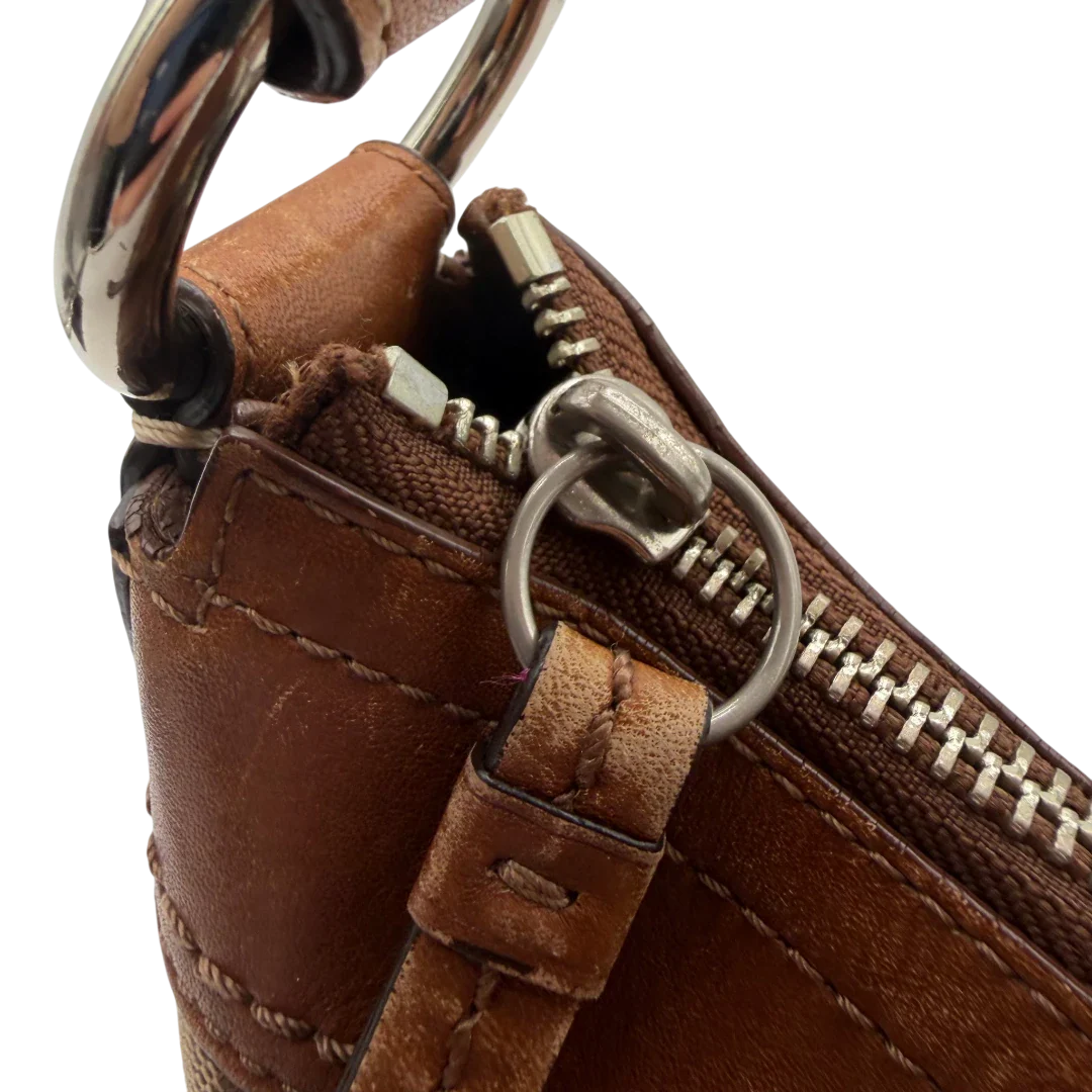 https://cdn.shopify.com/s/files/1/0564/9376/8855/files/Coach_Schultertasche_Signature_large_beige___braun_11.webp?v=1782312708
