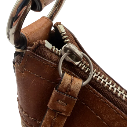 https://cdn.shopify.com/s/files/1/0564/9376/8855/files/Coach_Schultertasche_Signature_large_beige___braun_11.webp?v=1782312708