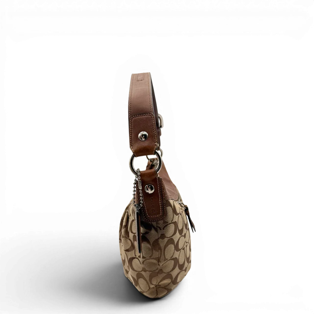 https://cdn.shopify.com/s/files/1/0564/9376/8855/files/Coach_Schultertasche_Signature_large_beige___braun_3.webp?v=1782312708