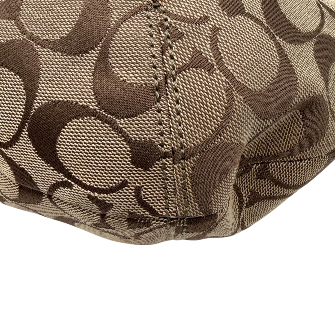 https://cdn.shopify.com/s/files/1/0564/9376/8855/files/Coach_Schultertasche_Signature_large_beige___braun_7.webp?v=1782312708