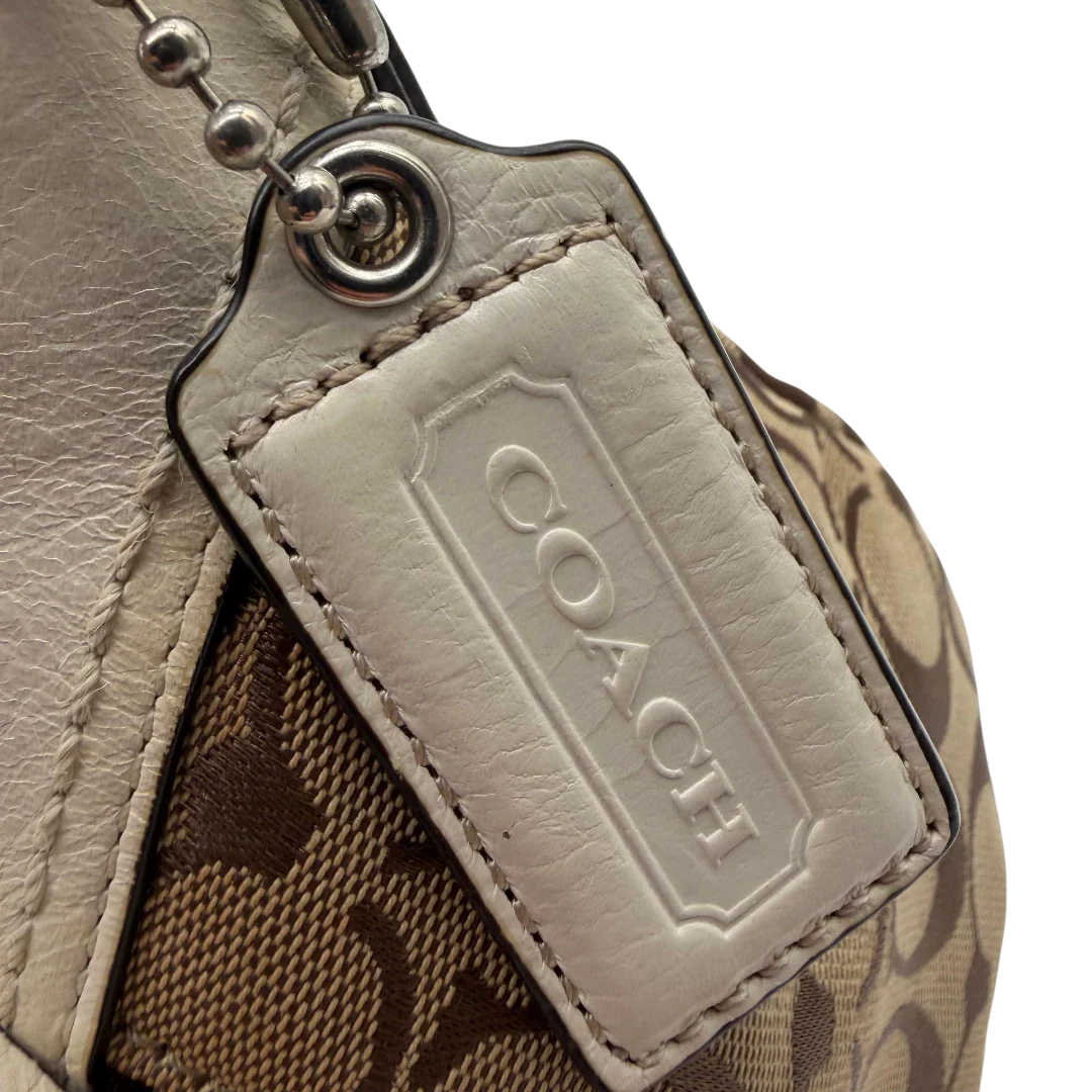 https://cdn.shopify.com/s/files/1/0564/9376/8855/files/Coach_Schultertasche_Signature_large_beige___weiss_vintage8002.webp?v=1780489241