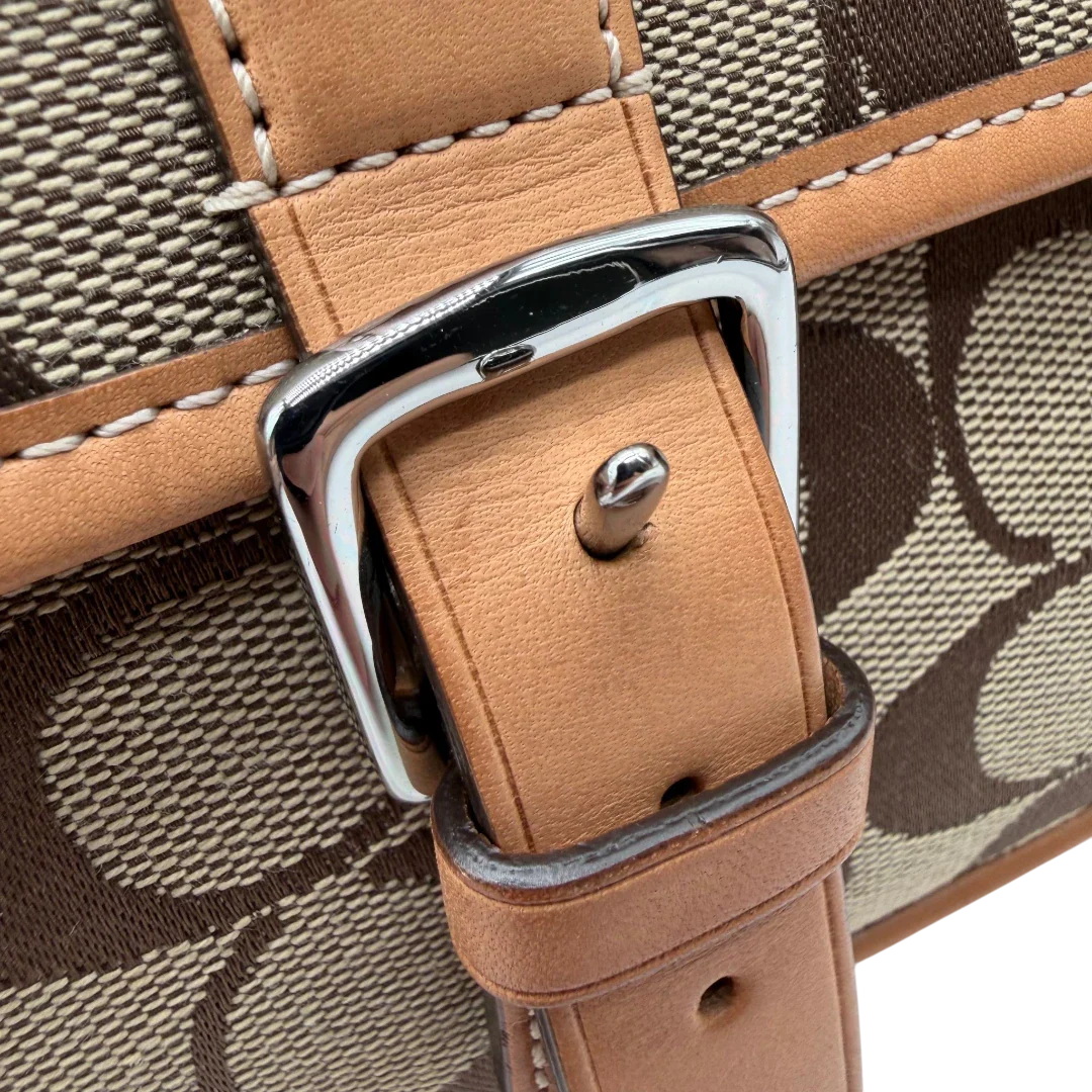 https://cdn.shopify.com/s/files/1/0564/9376/8855/files/Coach_Schultertasche_Soho_Signature_Square_bag_beige_11.webp?v=1782312487