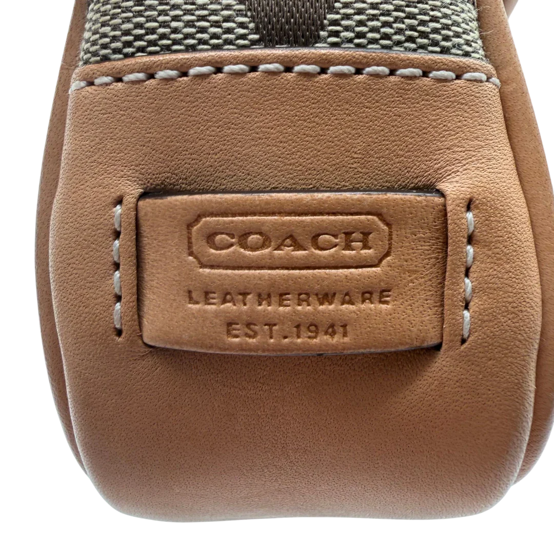 https://cdn.shopify.com/s/files/1/0564/9376/8855/files/Coach_Schultertasche_Soho_Signature_Square_bag_beige_13.webp?v=1782312487