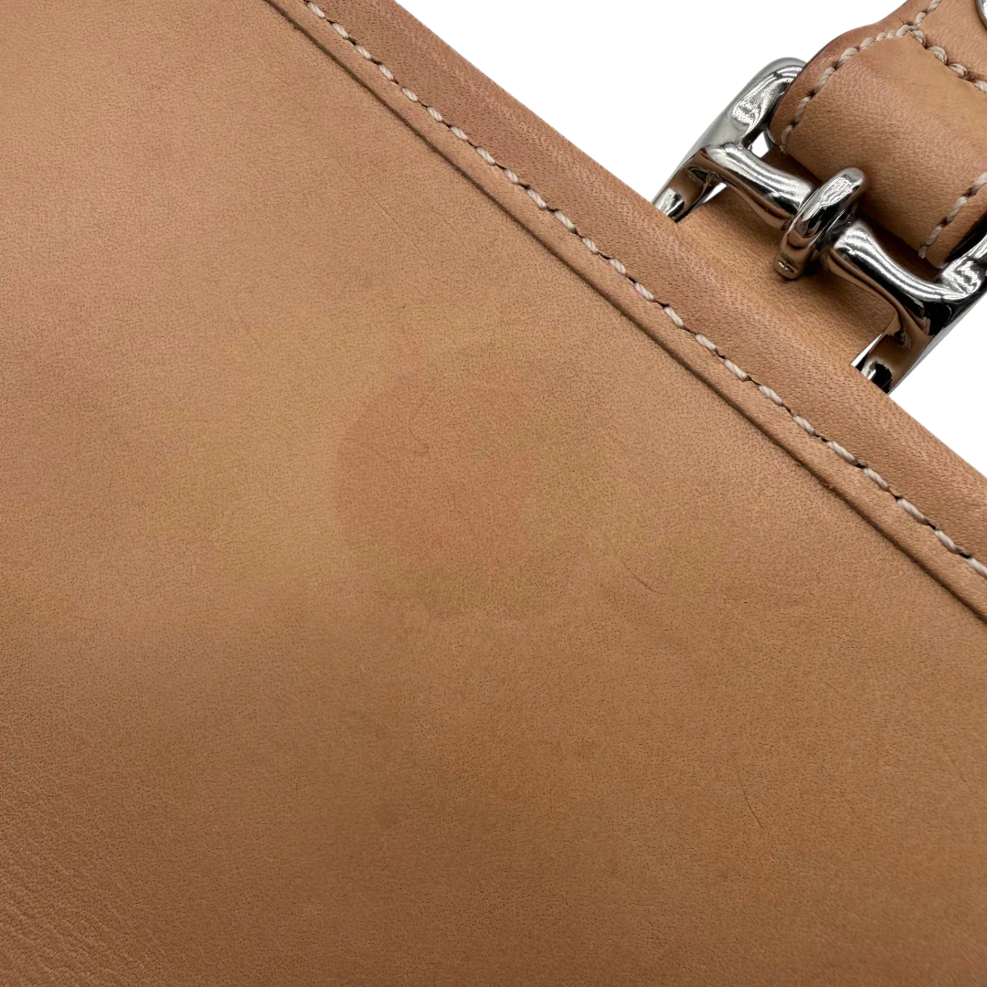 https://cdn.shopify.com/s/files/1/0564/9376/8855/files/Coach_Schultertasche_Soho_Signature_Square_bag_beige_18.webp?v=1782312487