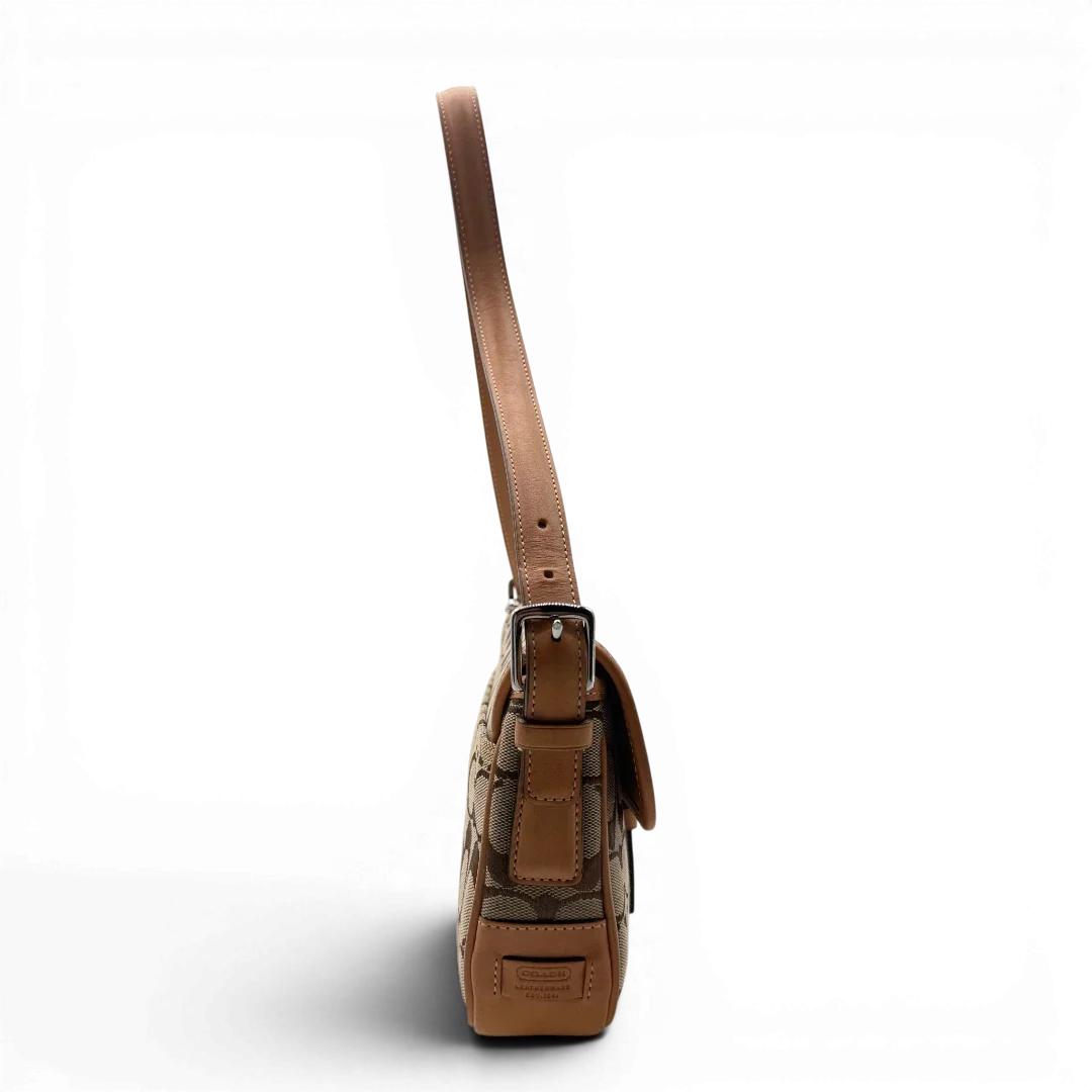 https://cdn.shopify.com/s/files/1/0564/9376/8855/files/Coach_Schultertasche_Soho_Signature_Square_bag_beige_4.webp?v=1782312486