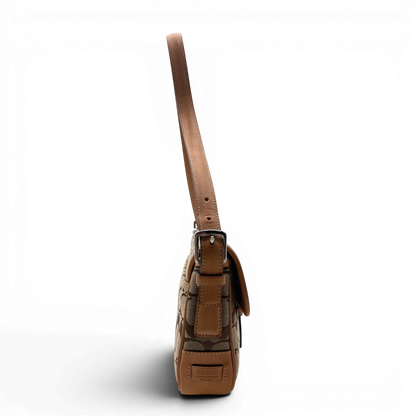 https://cdn.shopify.com/s/files/1/0564/9376/8855/files/Coach_Schultertasche_Soho_Signature_Square_bag_beige_4.webp?v=1782312486