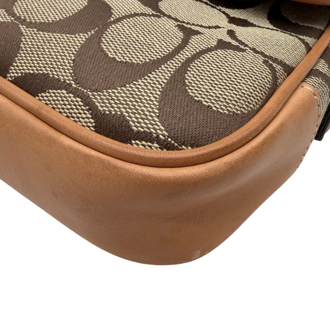 https://cdn.shopify.com/s/files/1/0564/9376/8855/files/Coach_Schultertasche_Soho_Signature_Square_bag_beige_6.webp?v=1782312487