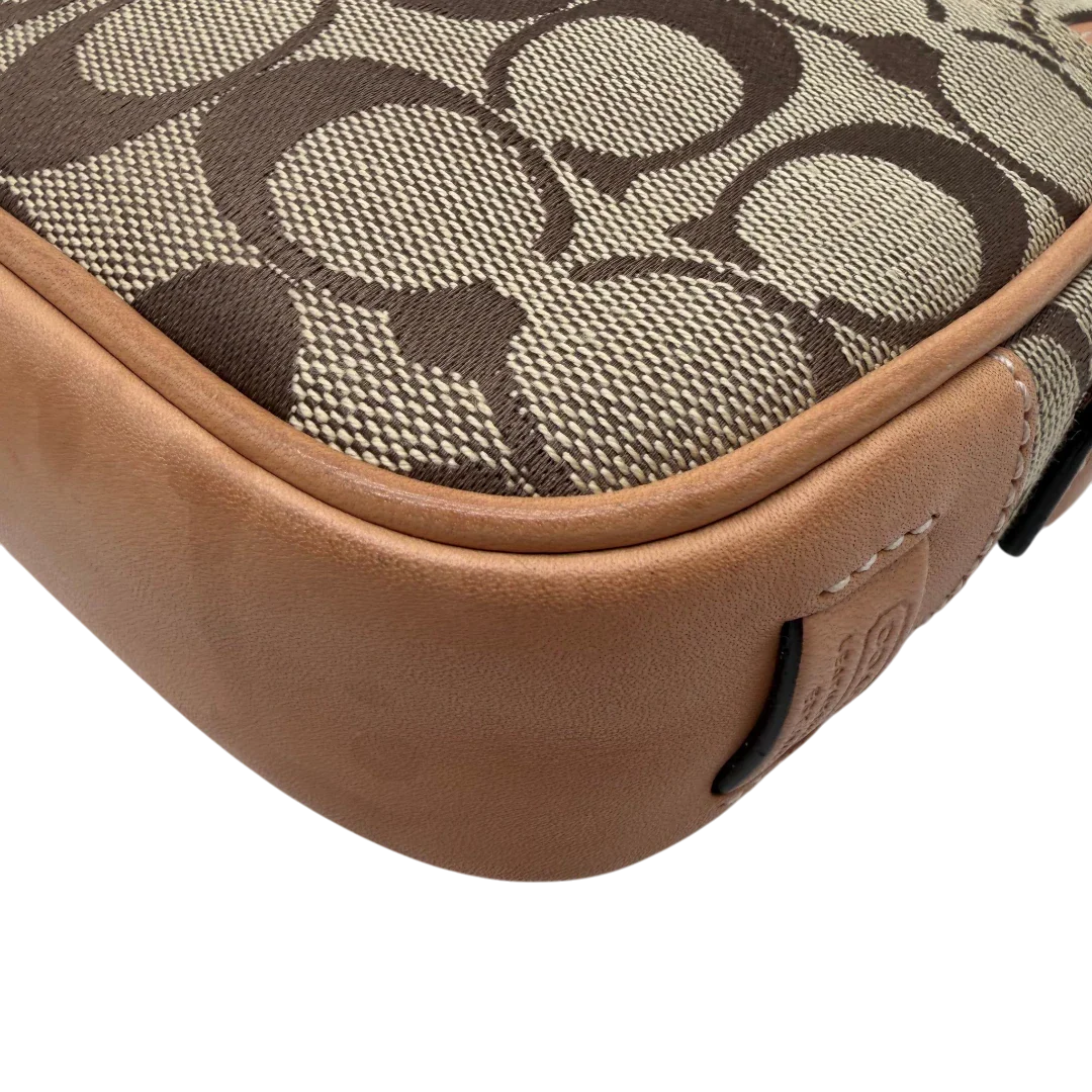 https://cdn.shopify.com/s/files/1/0564/9376/8855/files/Coach_Schultertasche_Soho_Signature_Square_bag_beige_8.webp?v=1782312487