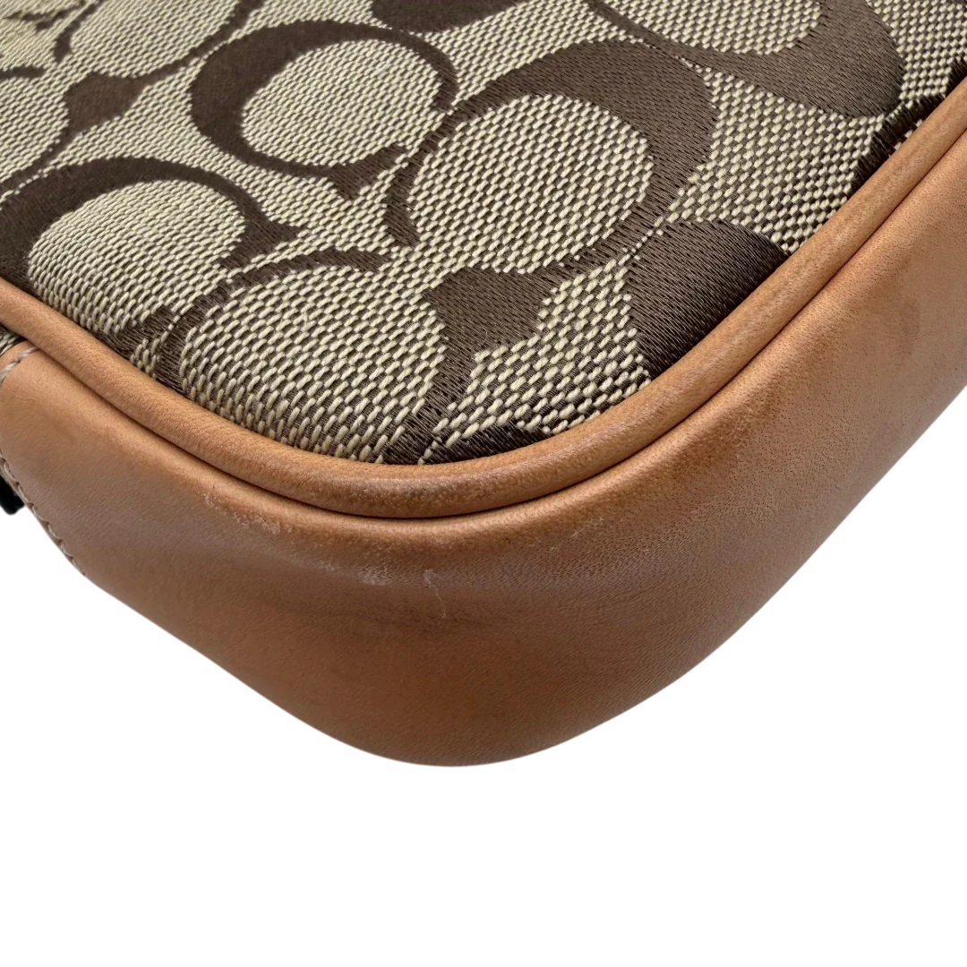 https://cdn.shopify.com/s/files/1/0564/9376/8855/files/Coach_Schultertasche_Soho_Signature_Square_bag_beige_9.webp?v=1782312487