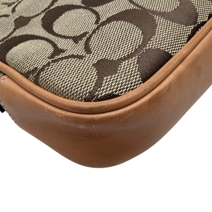 https://cdn.shopify.com/s/files/1/0564/9376/8855/files/Coach_Schultertasche_Soho_Signature_Square_bag_beige_9.webp?v=1782312487