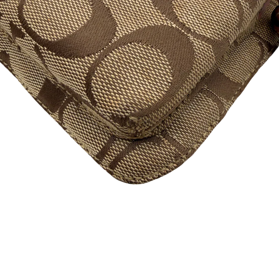 https://cdn.shopify.com/s/files/1/0564/9376/8855/files/Coach_Schultertasche_mit_zwei_Taschen_Signature_beige_vintage8020.webp?v=1780489439