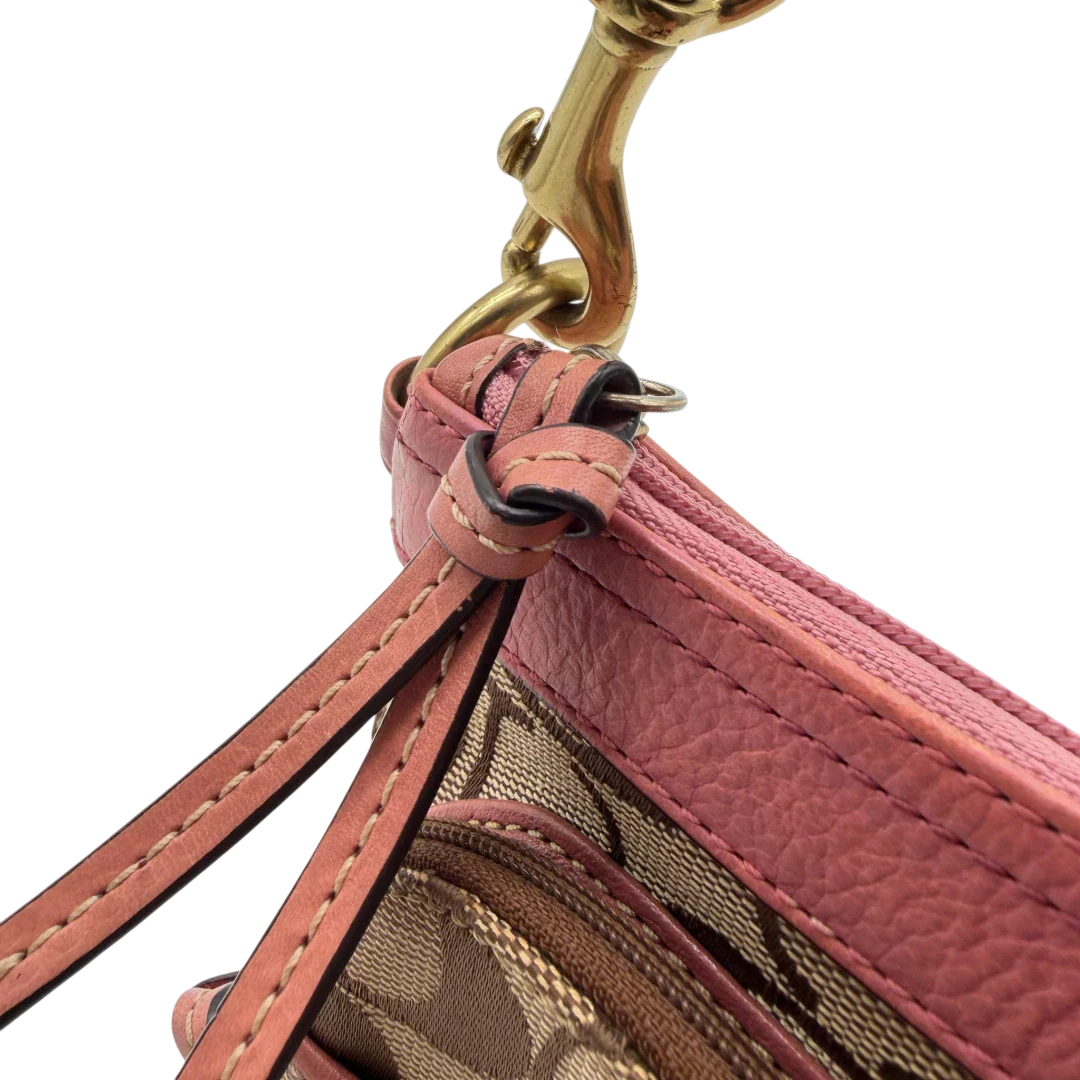 https://cdn.shopify.com/s/files/1/0564/9376/8855/files/Coach_Schultertasche_mit_zwei_Taschen_Signature_beige_vintage8028.webp?v=1780489439