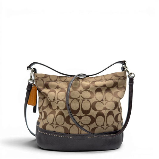 https://cdn.shopify.com/s/files/1/0564/9376/8855/files/Coach_Schultertasche_small_mit_Umhangegurt_Signature_beige_1.webp?v=1782909929