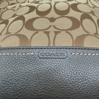 https://cdn.shopify.com/s/files/1/0564/9376/8855/files/Coach_Schultertasche_small_mit_Umhangegurt_Signature_beige_15.webp?v=1782909929