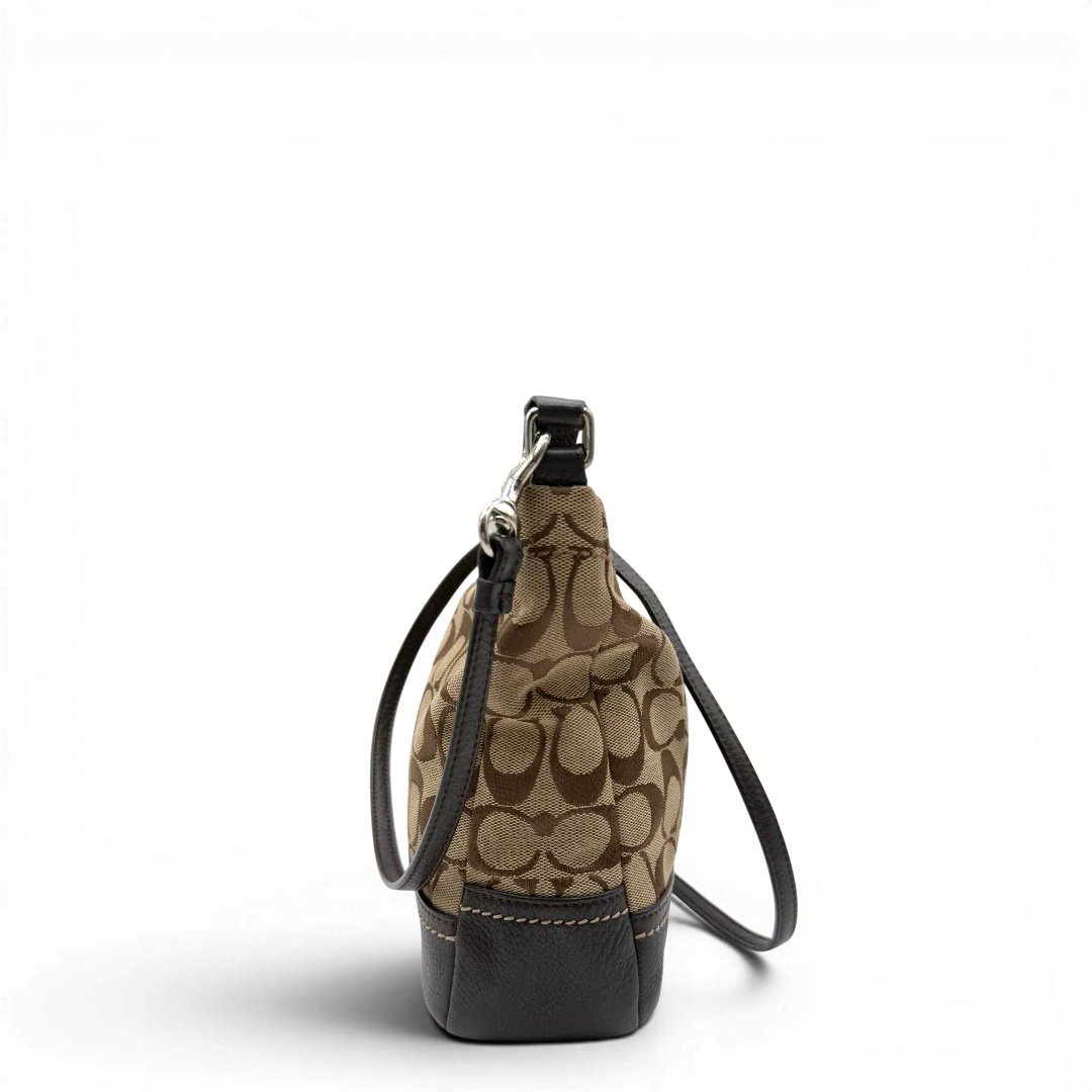 https://cdn.shopify.com/s/files/1/0564/9376/8855/files/Coach_Schultertasche_small_mit_Umhangegurt_Signature_beige_3.webp?v=1782909928