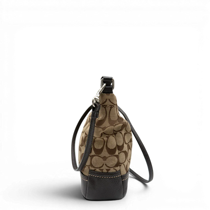 https://cdn.shopify.com/s/files/1/0564/9376/8855/files/Coach_Schultertasche_small_mit_Umhangegurt_Signature_beige_3.webp?v=1782909928