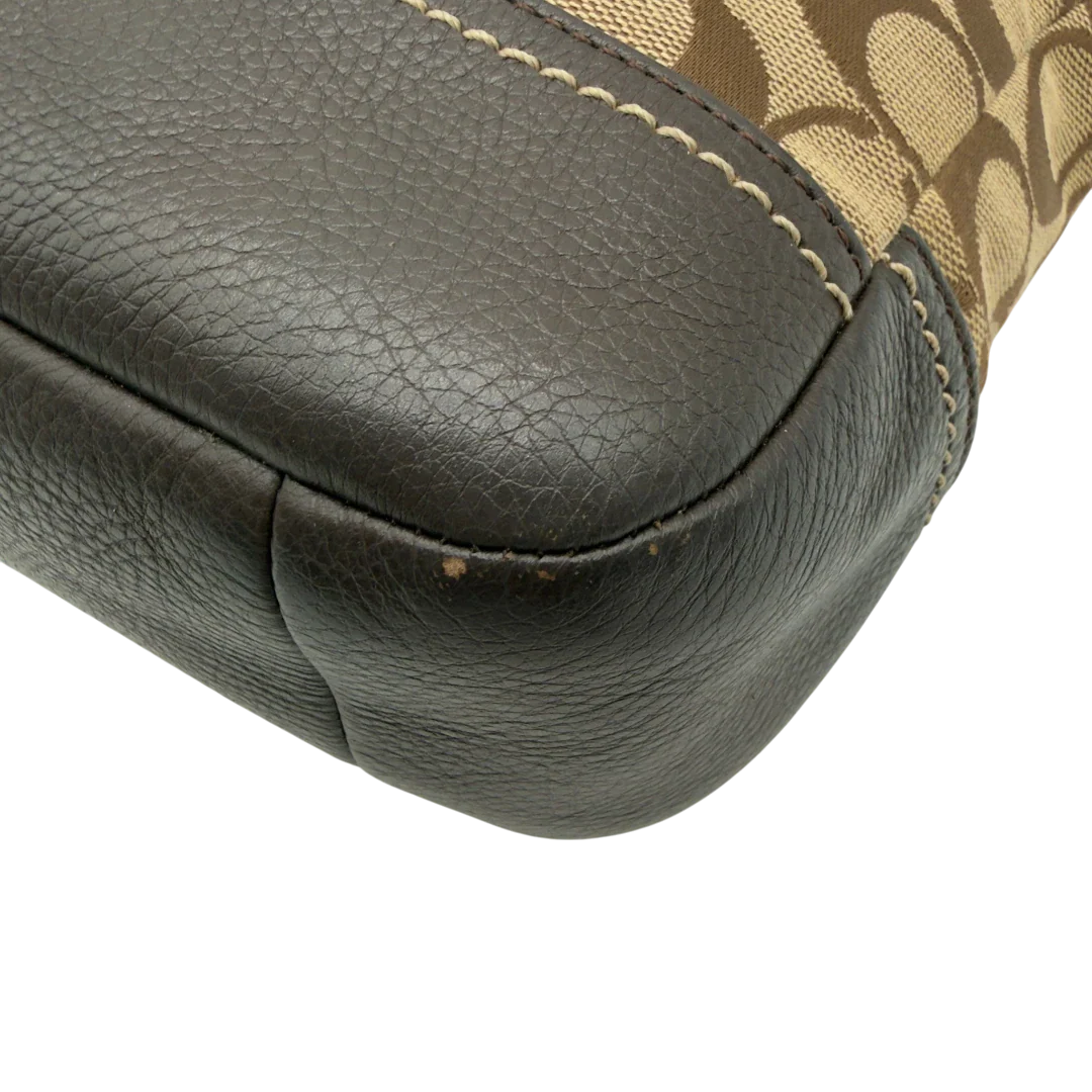 https://cdn.shopify.com/s/files/1/0564/9376/8855/files/Coach_Schultertasche_small_mit_Umhangegurt_Signature_beige_6.webp?v=1782909928