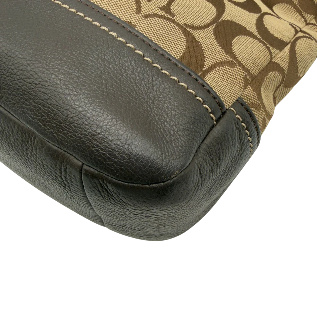 https://cdn.shopify.com/s/files/1/0564/9376/8855/files/Coach_Schultertasche_small_mit_Umhangegurt_Signature_beige_8.webp?v=1782909928