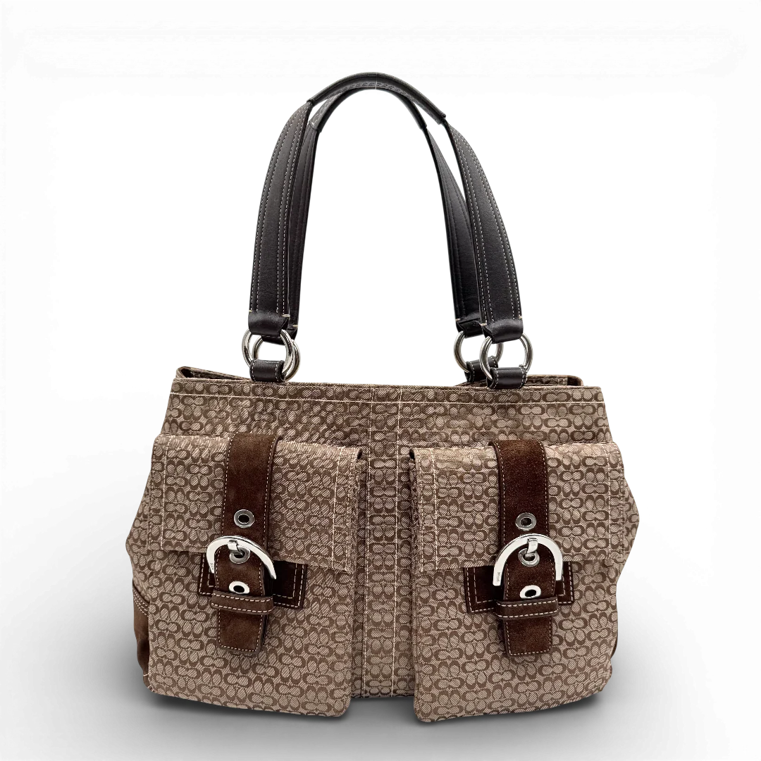 https://cdn.shopify.com/s/files/1/0564/9376/8855/files/Coach_Soho_Tote_Handtasche_monogram_braun___beige_vintage_1243.webp?v=1771415096
