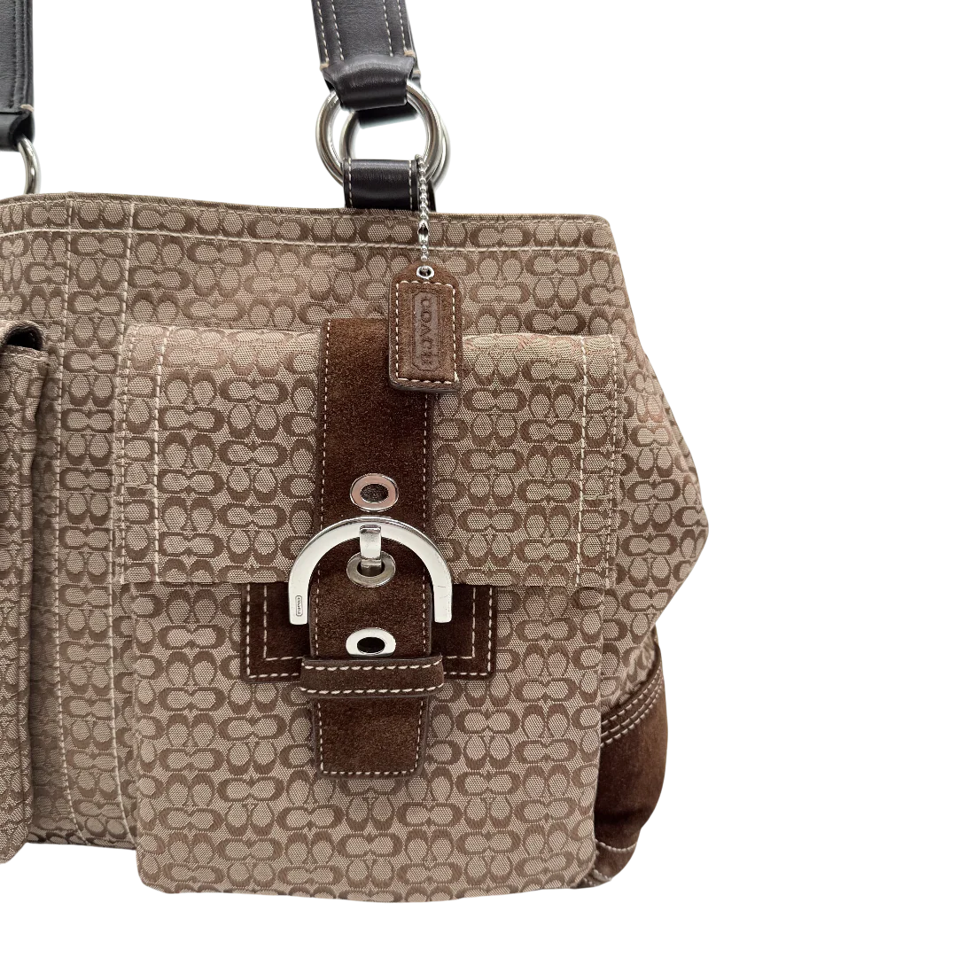 https://cdn.shopify.com/s/files/1/0564/9376/8855/files/Coach_Soho_Tote_Handtasche_monogram_braun___beige_vintage_1256.webp?v=1771415165