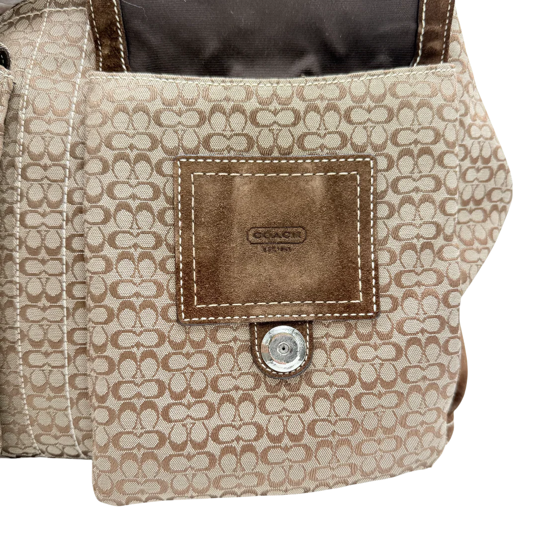 https://cdn.shopify.com/s/files/1/0564/9376/8855/files/Coach_Soho_Tote_Handtasche_monogram_braun___beige_vintage_1262.webp?v=1771415165