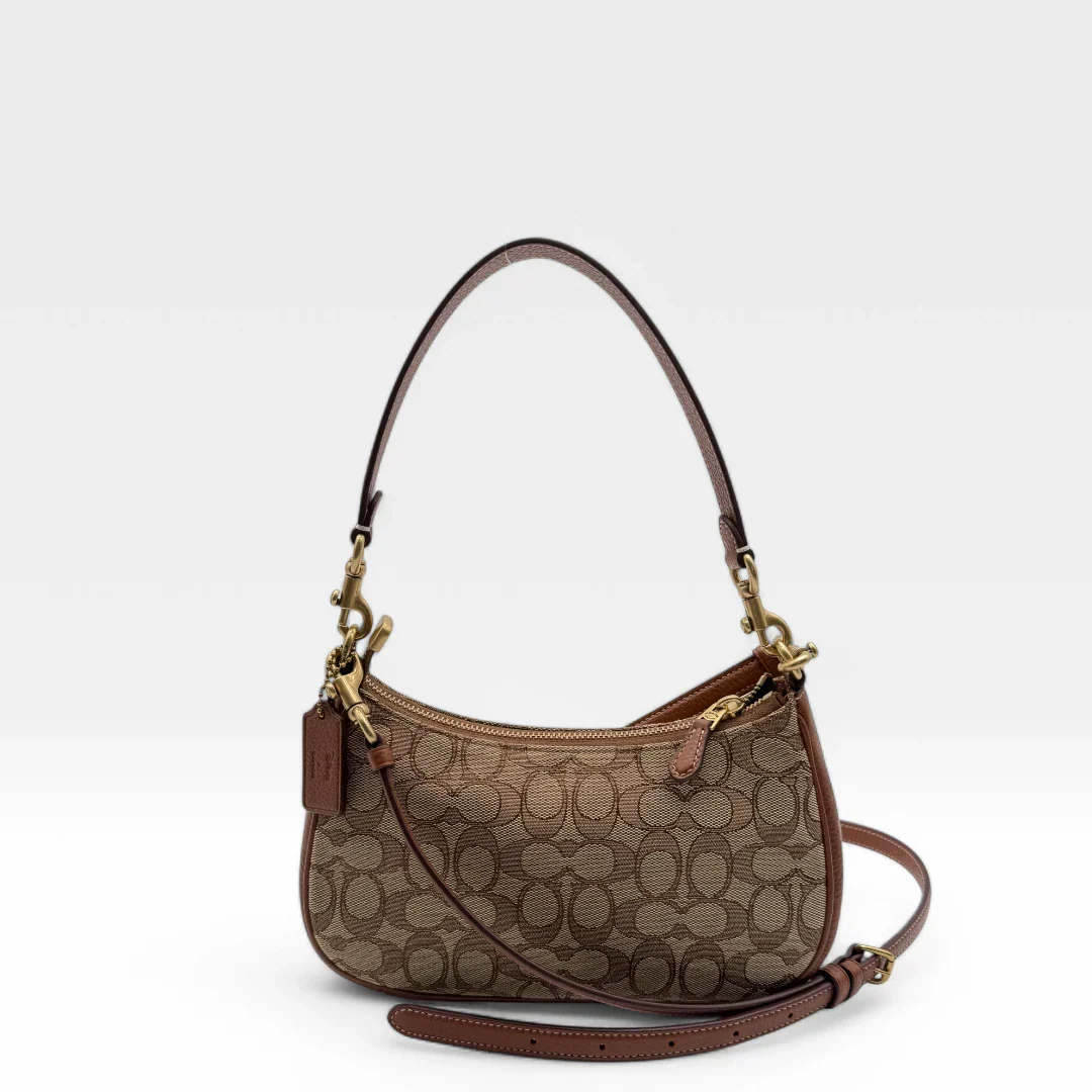 https://cdn.shopify.com/s/files/1/0564/9376/8855/files/Coach_x_Disney_Handtasche_Pochette_mit_Umhaengegurt_monogram_braun_vintage_luxury_handbag_2610.webp?v=1743622420