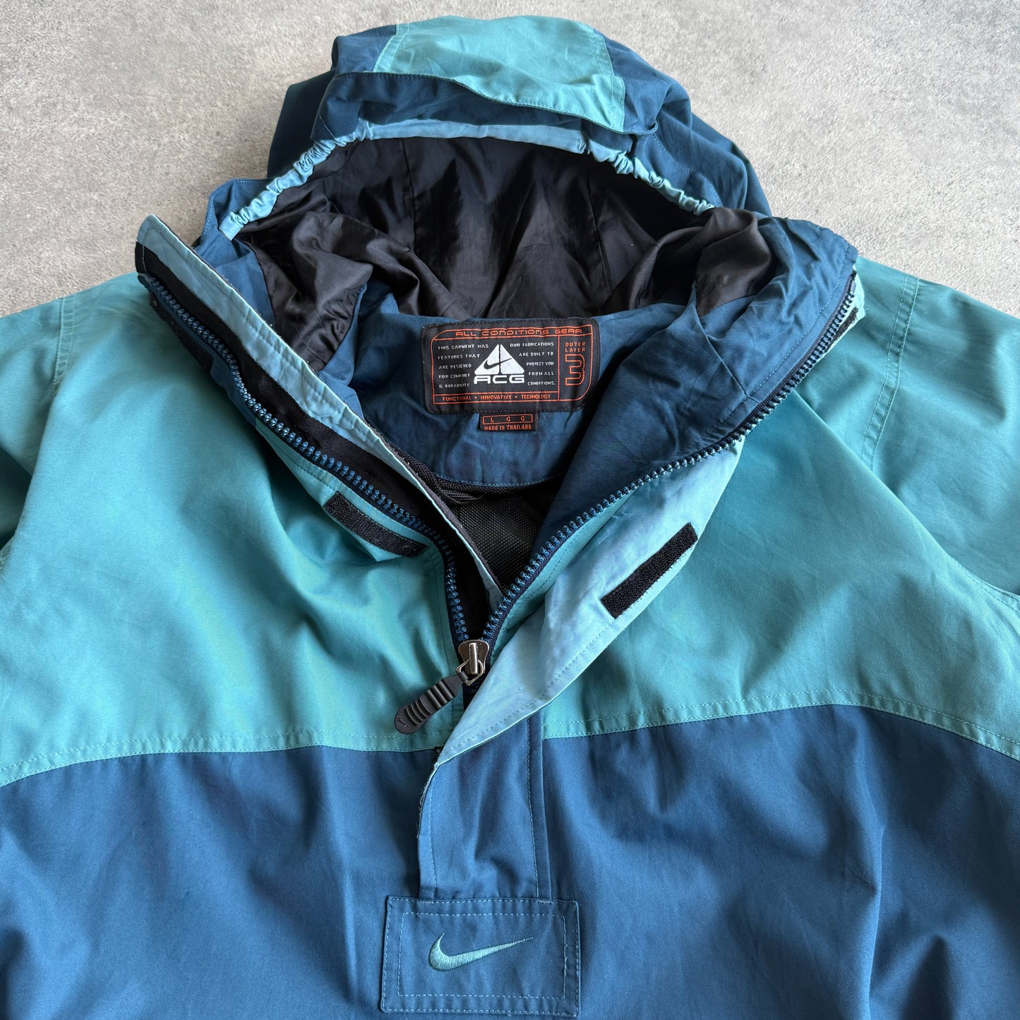 Nike ACG 1990s storm fit technical waterproof pullover jacket (L)