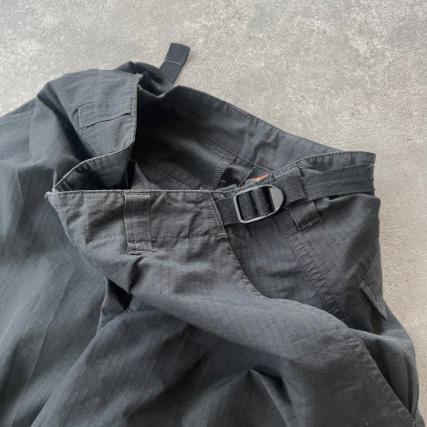 Nike ACG 1990s lightweight technical cargo trousers (M)