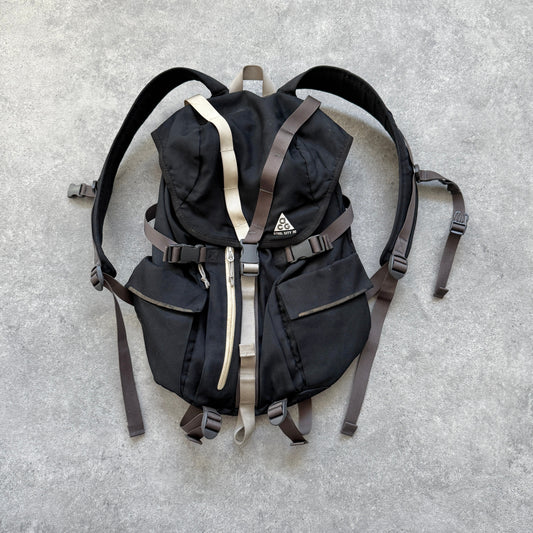 Nike ACG 1990s Steel City 35L backpack (22”x15”)