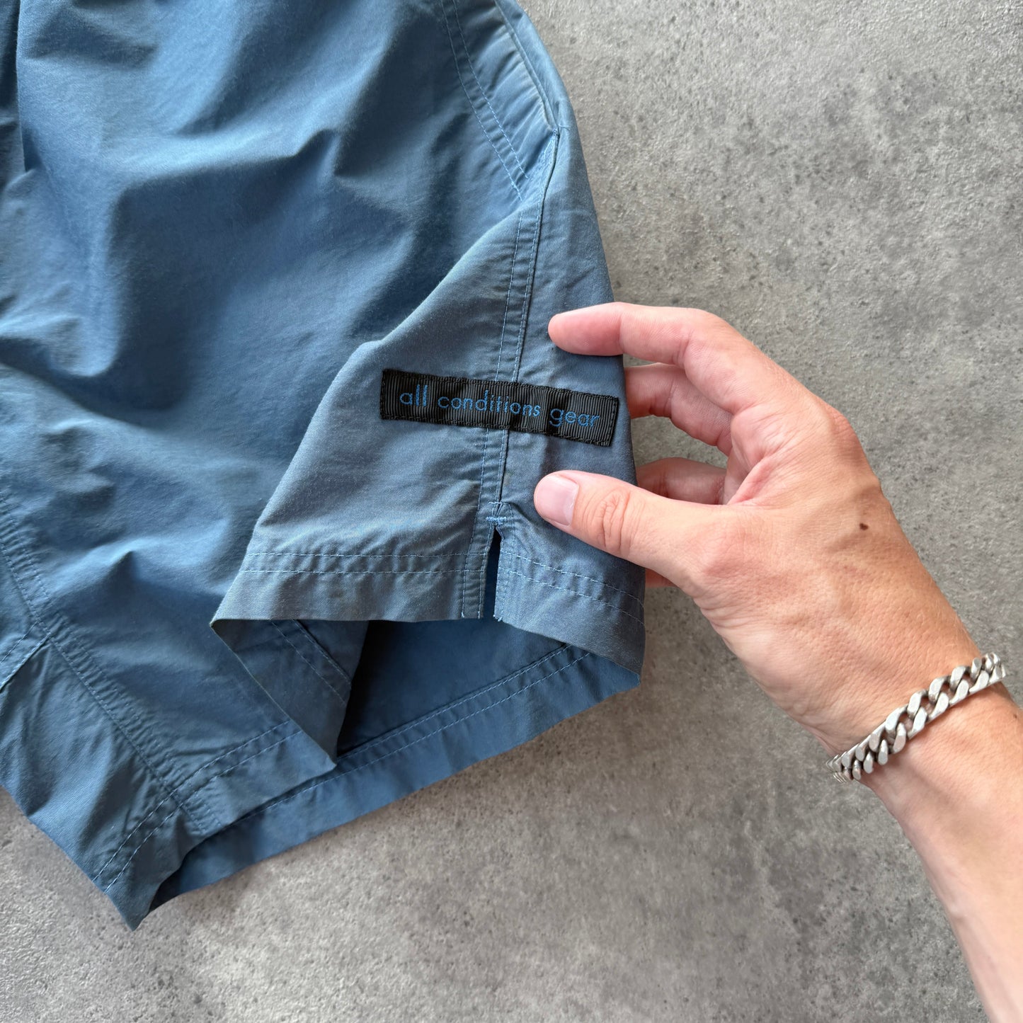 Nike ACG 2000s technical cargo shorts (M)