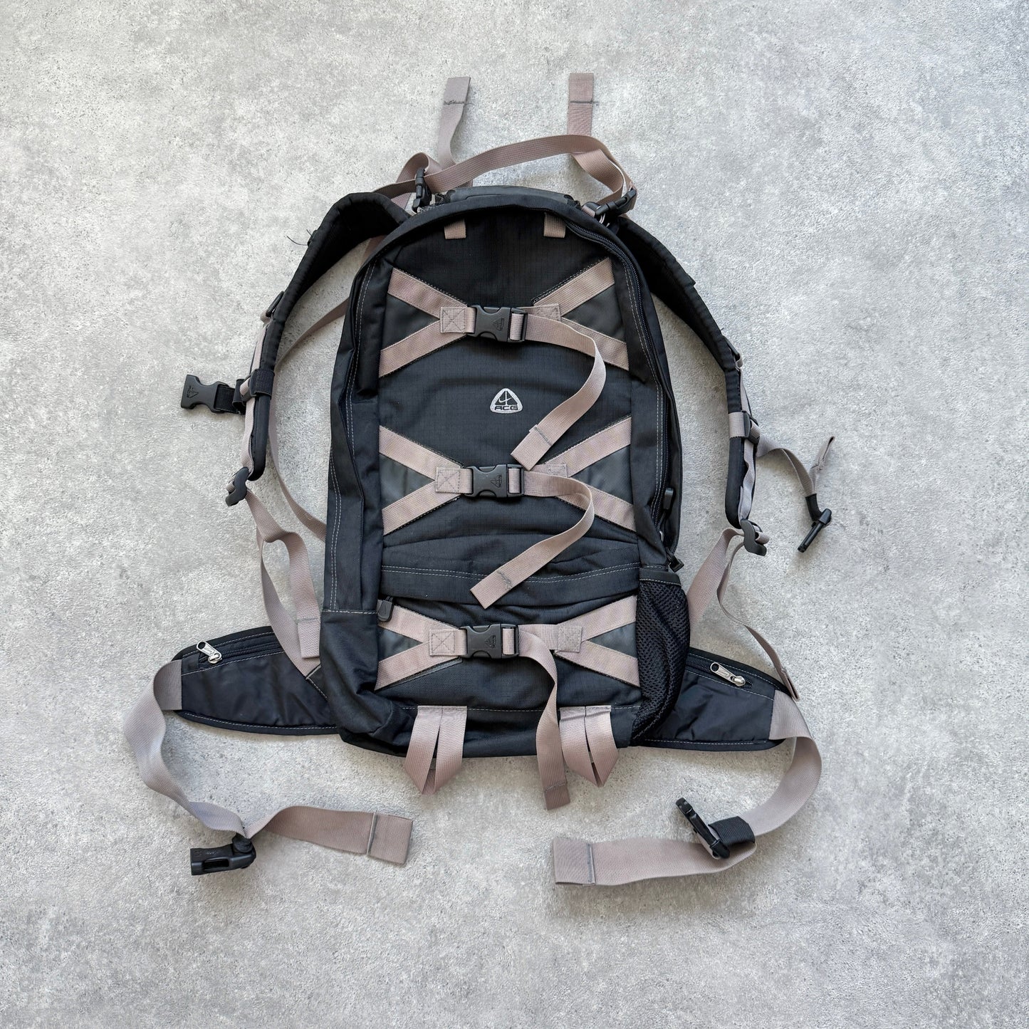 Nike ACG 1990s 40L technical backpack (22”x15”)