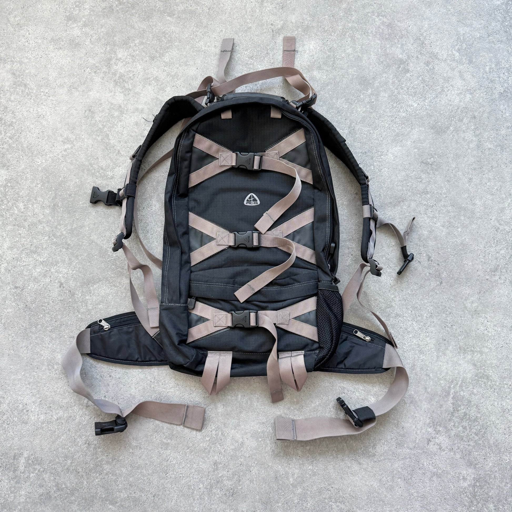 Nike ACG 1990s 40L technical backpack (22”x15”) – Known Source Nike ACG 1990s 40L technical backpack (22”x15”) – Known Source