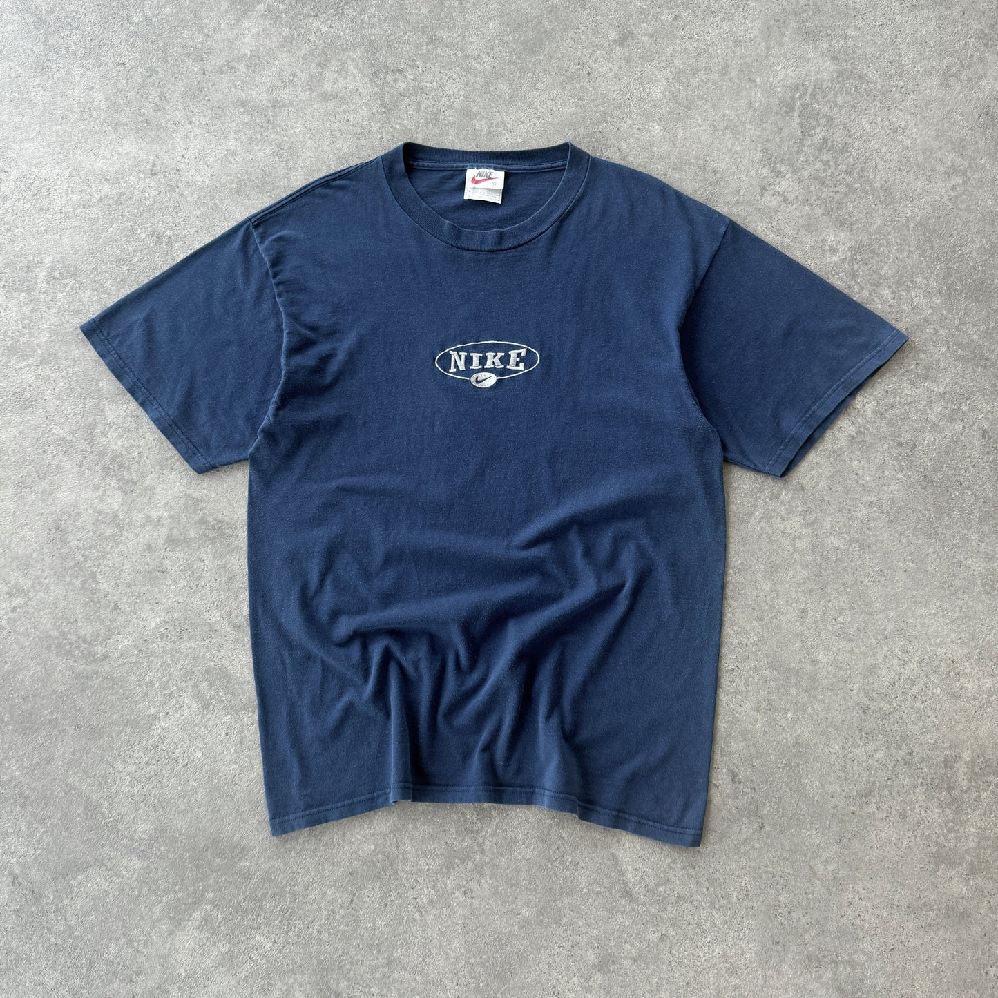 Nike 1990s heavyweight embroidered spellout t-shirt (M)