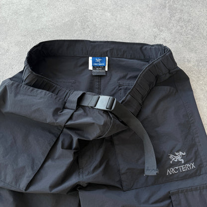 Arc’teryx 2000s technical lightweight waterproof trousers (L)