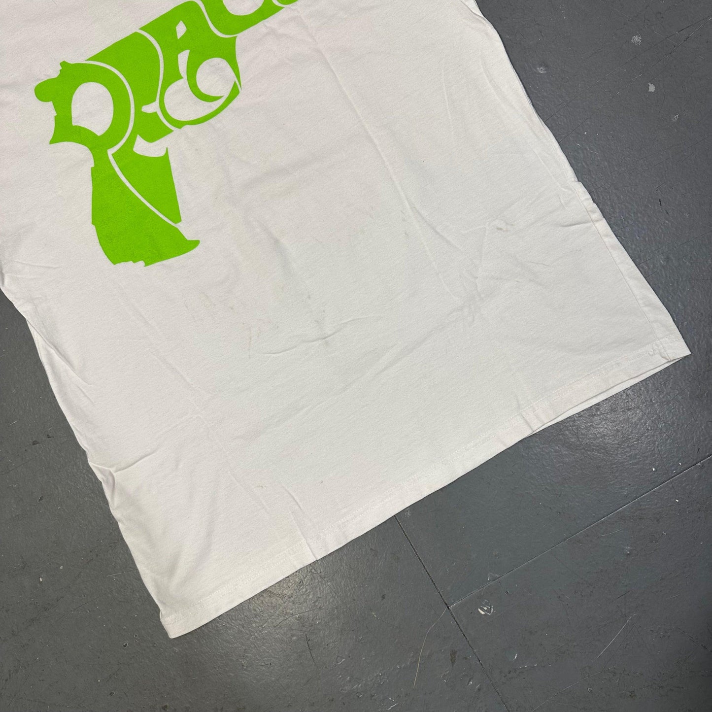 Akademiks Peace Shirt In White & Green ( L ) - Known Source